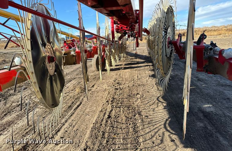 image for item EH0004 2013 Farm King hay rake