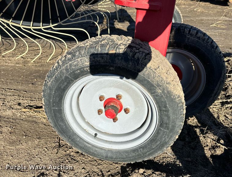 image for item EH0004 2013 Farm King hay rake