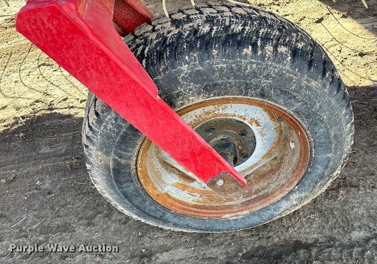 image for item EH0004 2013 Farm King hay rake