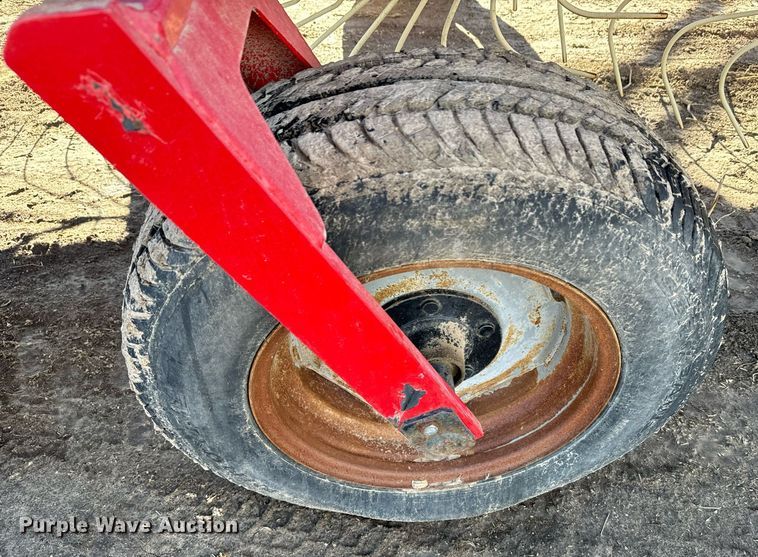 image for item EH0004 2013 Farm King hay rake