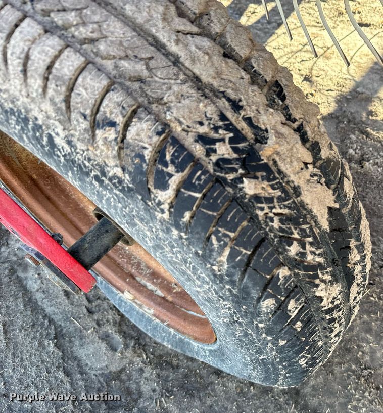 image for item EH0004 2013 Farm King hay rake