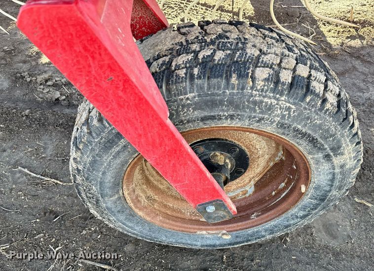 image for item EH0004 2013 Farm King hay rake