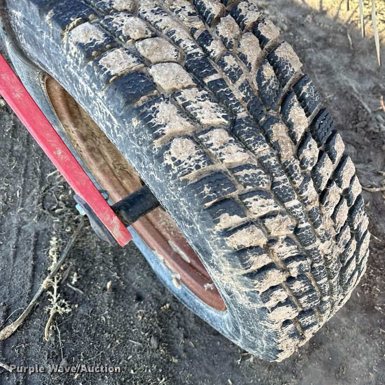 image for item EH0004 2013 Farm King hay rake