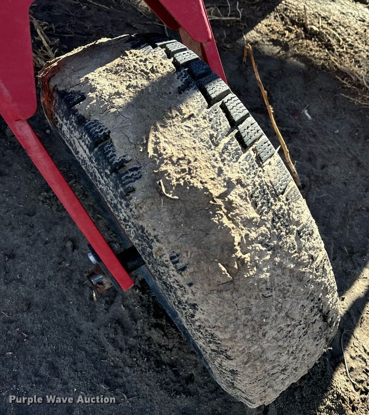 image for item EH0004 2013 Farm King hay rake