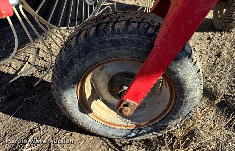 image for item EH0004 2013 Farm King hay rake