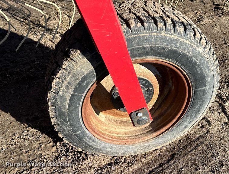 image for item EH0004 2013 Farm King hay rake