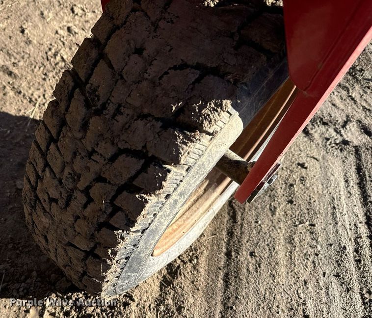 image for item EH0004 2013 Farm King hay rake