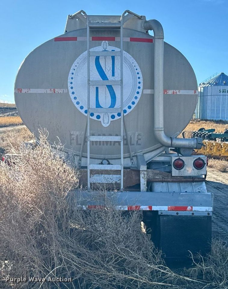 image for item EH0006 1972 VIM STD tank trailer