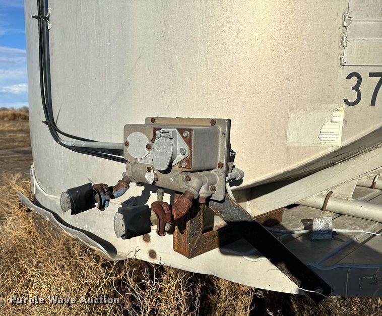 image for item EH0006 1972 VIM STD tank trailer