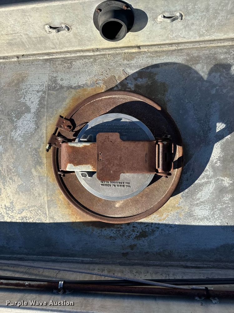 image for item EH0006 1972 VIM STD tank trailer