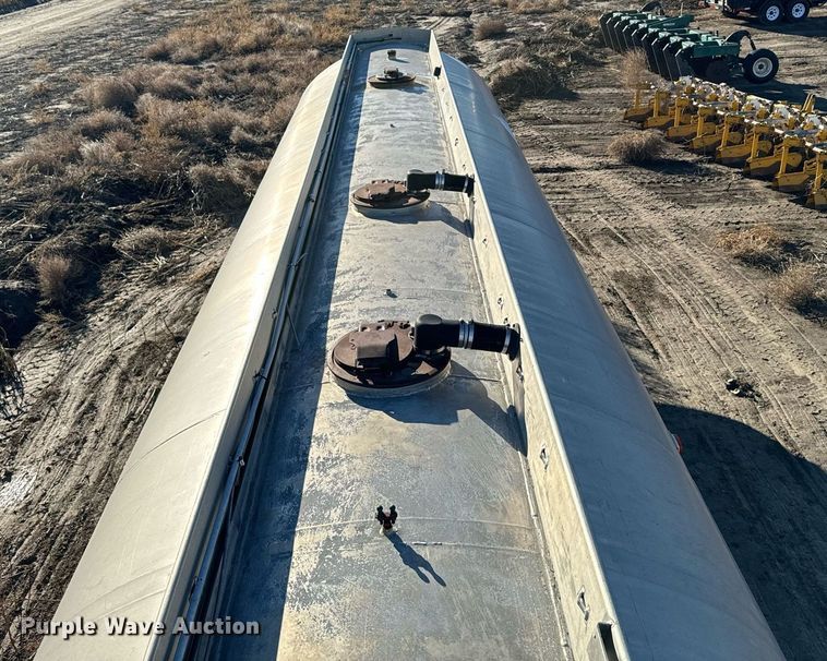 image for item EH0006 1972 VIM STD tank trailer