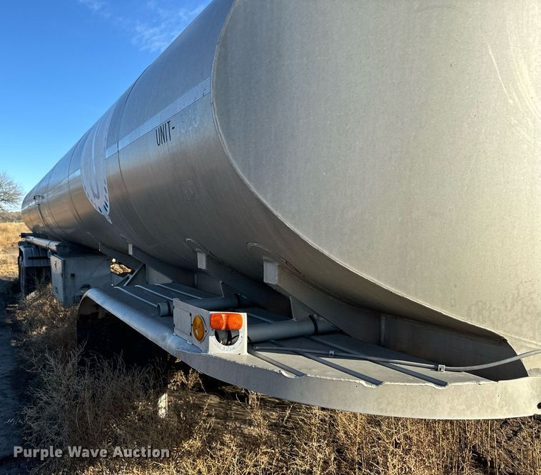 image for item EH0006 1972 VIM STD tank trailer