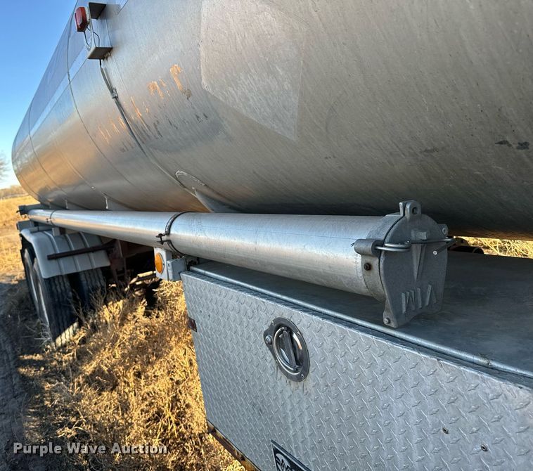 image for item EH0006 1972 VIM STD tank trailer