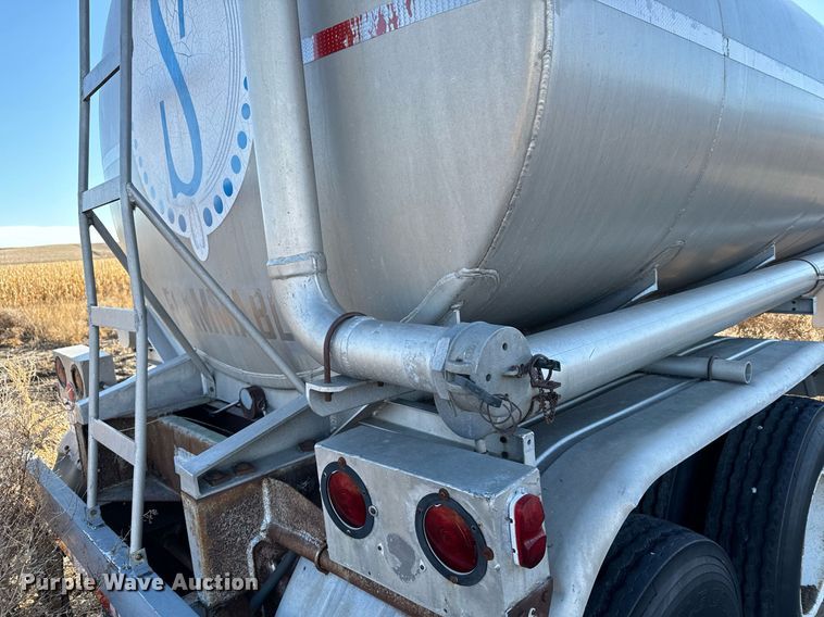 image for item EH0006 1972 VIM STD tank trailer