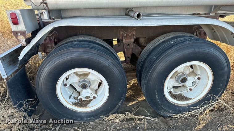 image for item EH0006 1972 VIM STD tank trailer