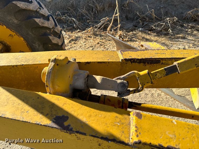 image for item EH0017 1965 Caterpillar  120 rigid frame motor grader