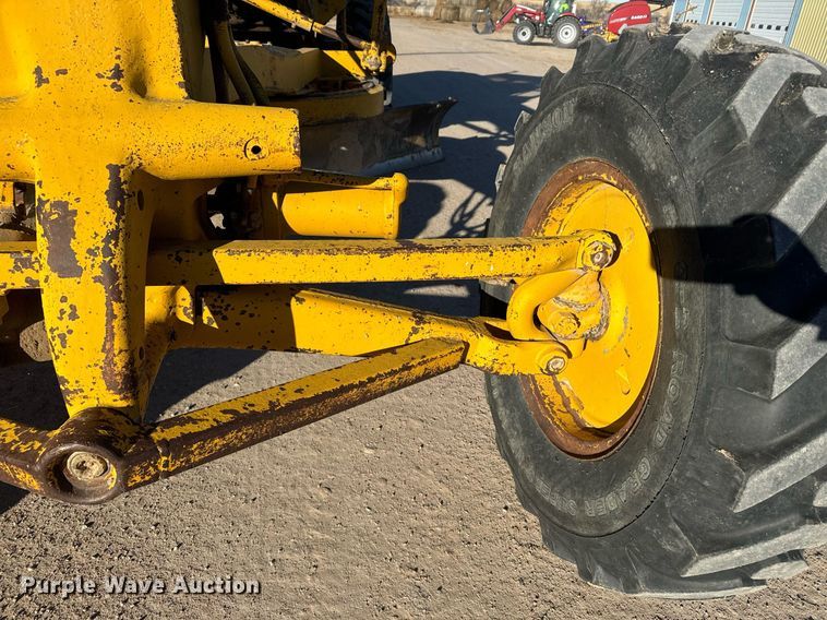 image for item EH0017 1965 Caterpillar  120 rigid frame motor grader