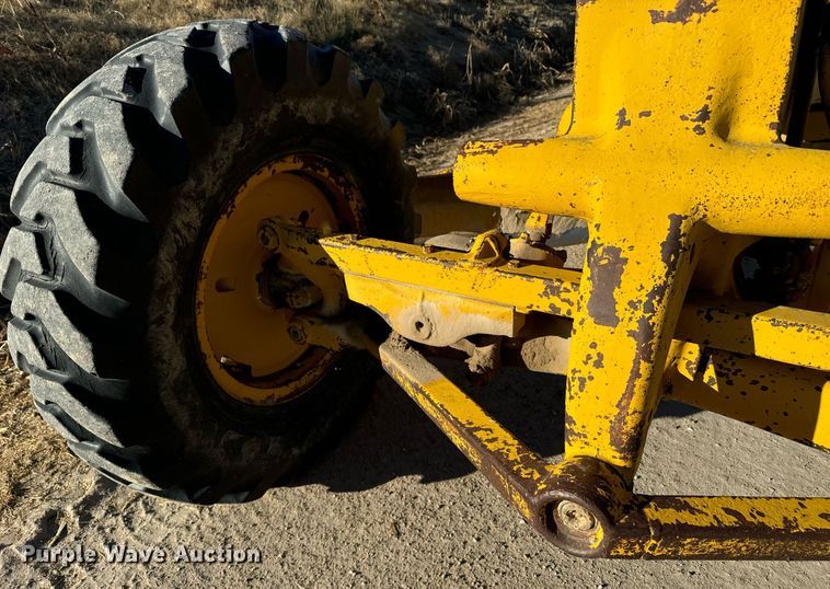 image for item EH0017 1965 Caterpillar  120 rigid frame motor grader