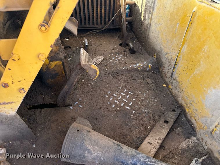 image for item EH0017 1965 Caterpillar  120 rigid frame motor grader