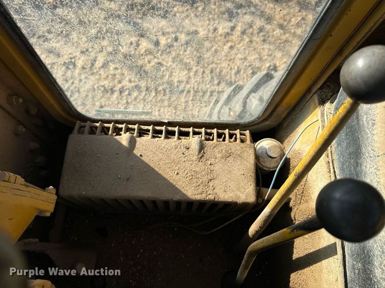 image for item EH0017 1965 Caterpillar  120 rigid frame motor grader