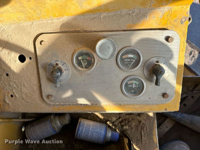 image for item EH0017 1965 Caterpillar  120 rigid frame motor grader