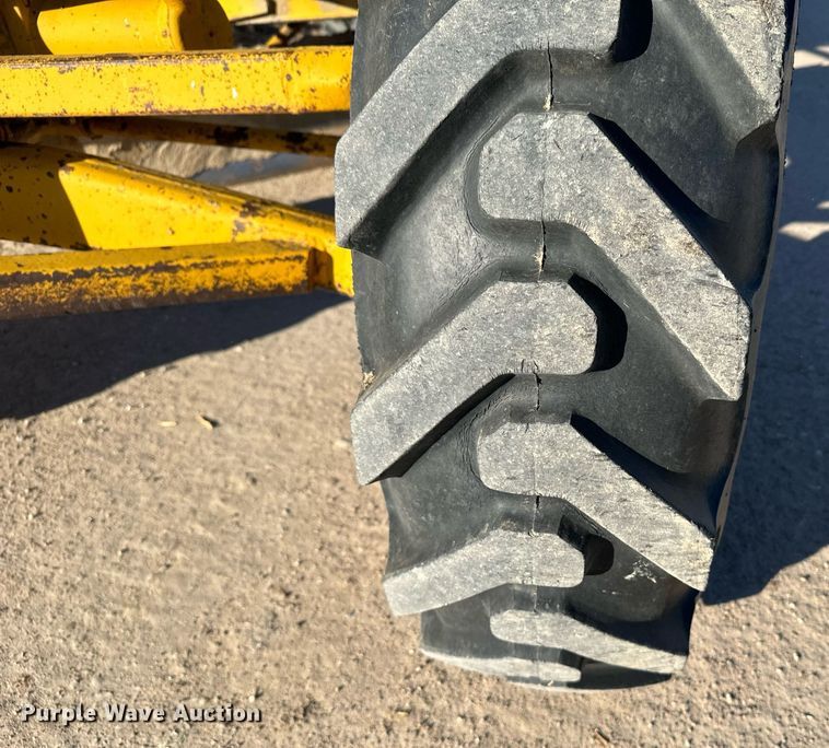 image for item EH0017 1965 Caterpillar  120 rigid frame motor grader