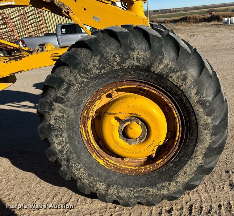 image for item EH0017 1965 Caterpillar  120 rigid frame motor grader