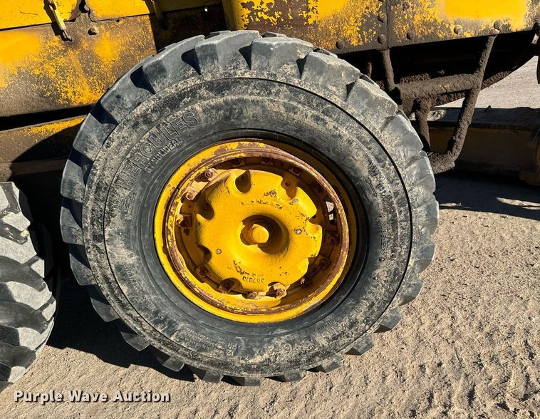 image for item EH0017 1965 Caterpillar  120 rigid frame motor grader