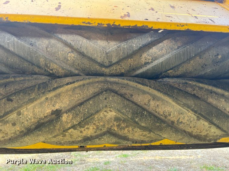 image for item EH2931 New Holland 1475 2300 Series swather / windrower