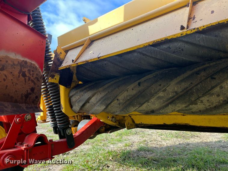 image for item EH2931 New Holland 1475 2300 Series swather / windrower