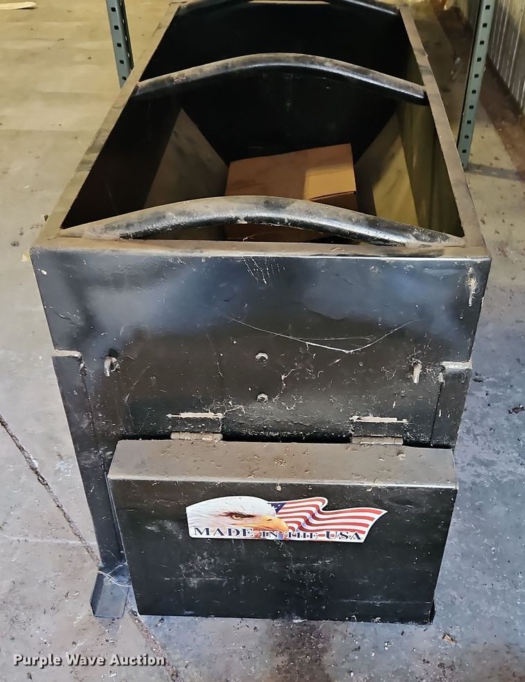 image for item EI8631 My-D Han-D cake feeder