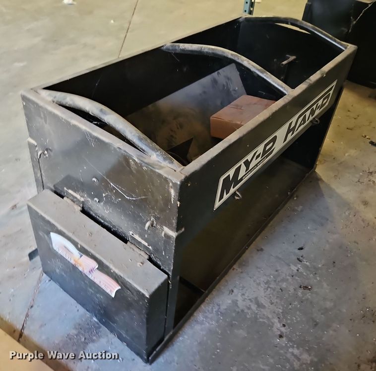 image for item EI8631 My-D Han-D cake feeder