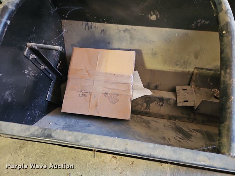 image for item EI8631 My-D Han-D cake feeder