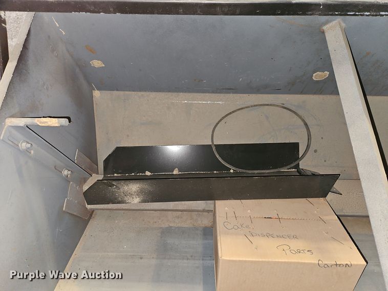 image for item EI8632 My-D Han-D cake feeder