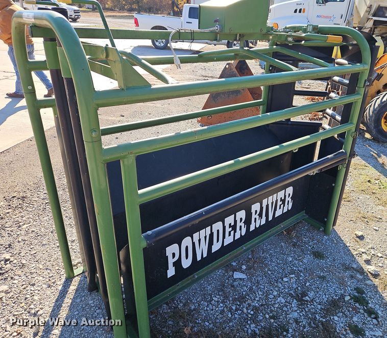 image for item EI8633 Powder River livestock chute