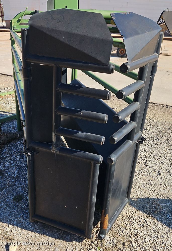 image for item EI8633 Powder River livestock chute