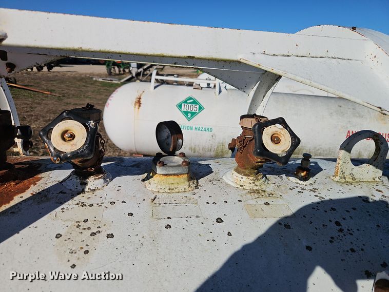 image for item EI8640 NH3 tank trailer