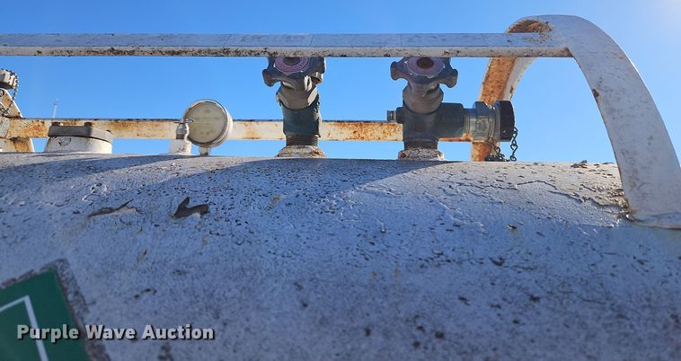 image for item EI8641  NH3 tank trailer