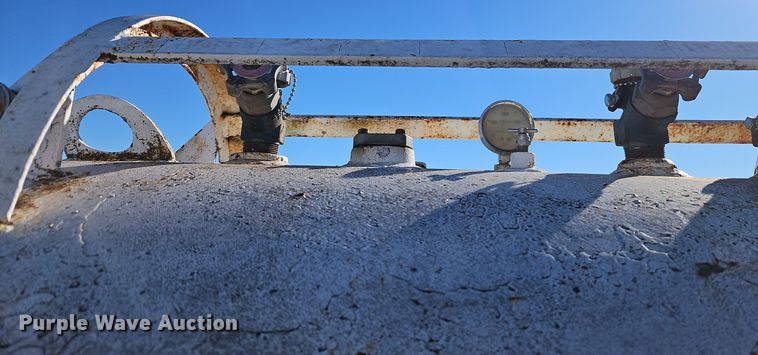 image for item EI8641  NH3 tank trailer