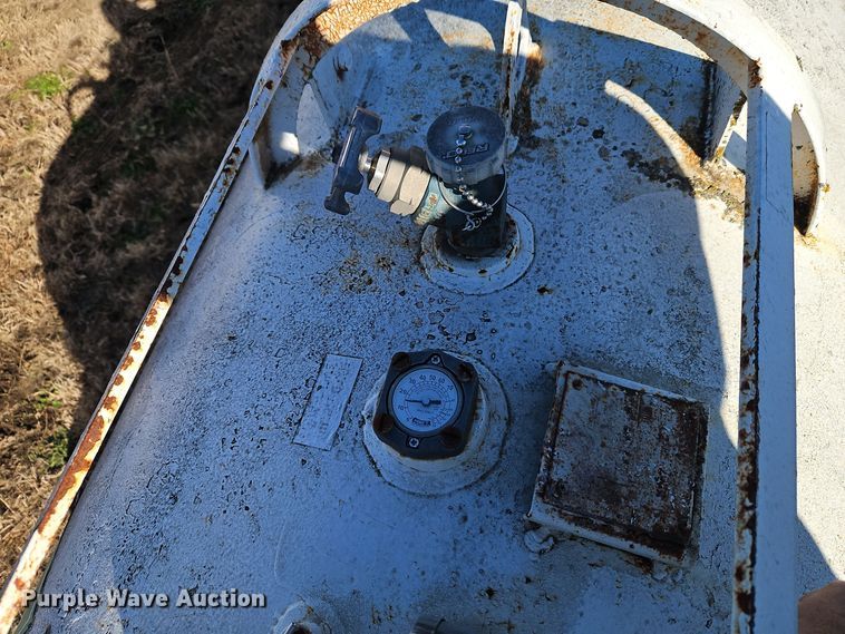 image for item EI8641  NH3 tank trailer