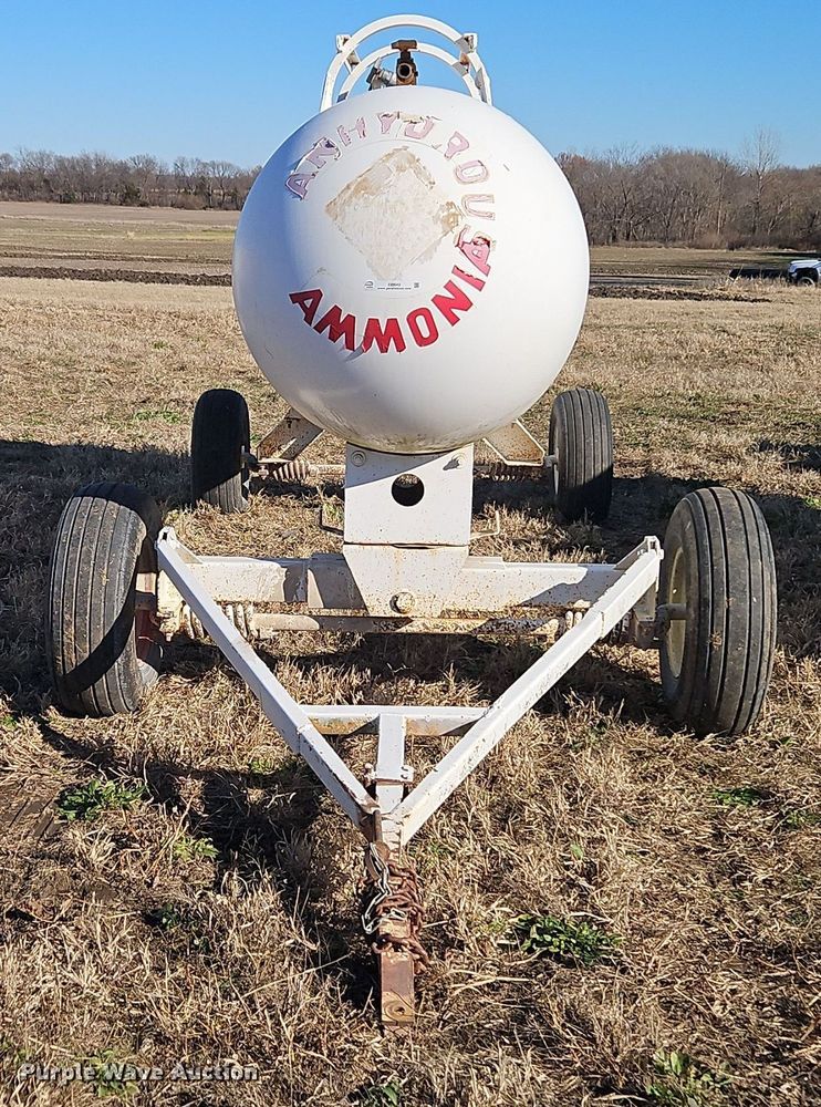 image for item EI8642 NH3 tank trailer