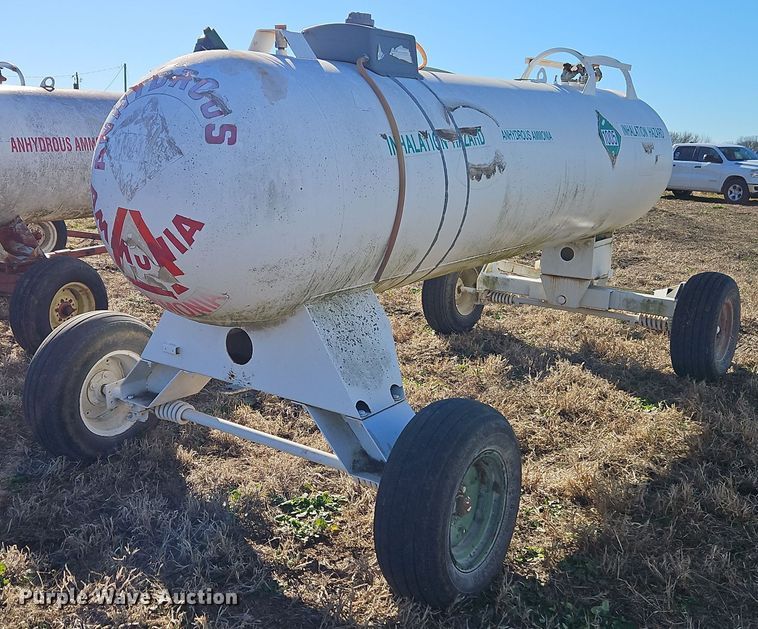 image for item EI8642 NH3 tank trailer