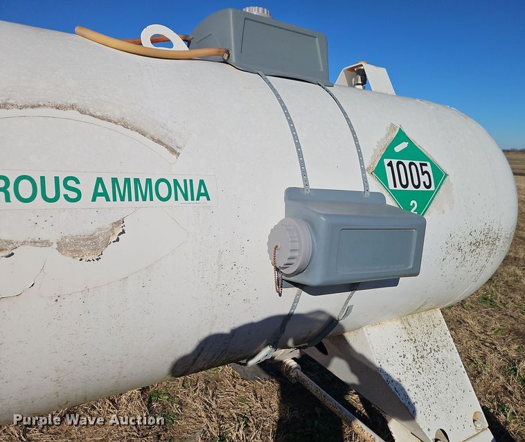 image for item EI8642 NH3 tank trailer