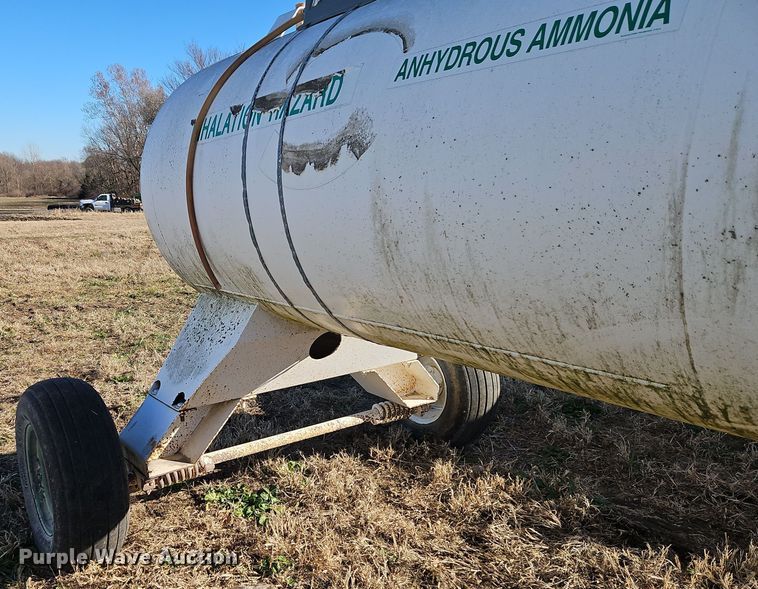 image for item EI8642 NH3 tank trailer