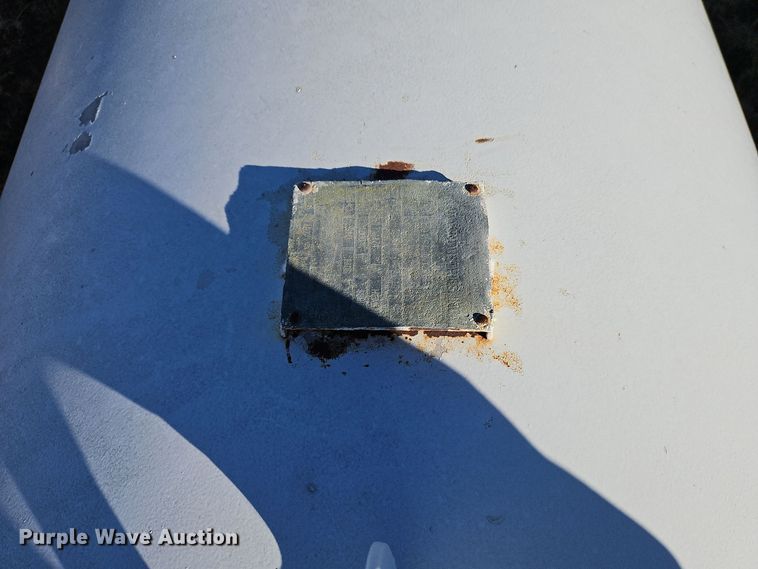 image for item EI8642 NH3 tank trailer