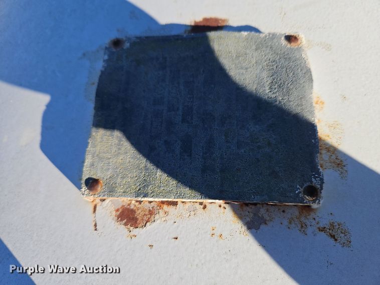 image for item EI8642 NH3 tank trailer