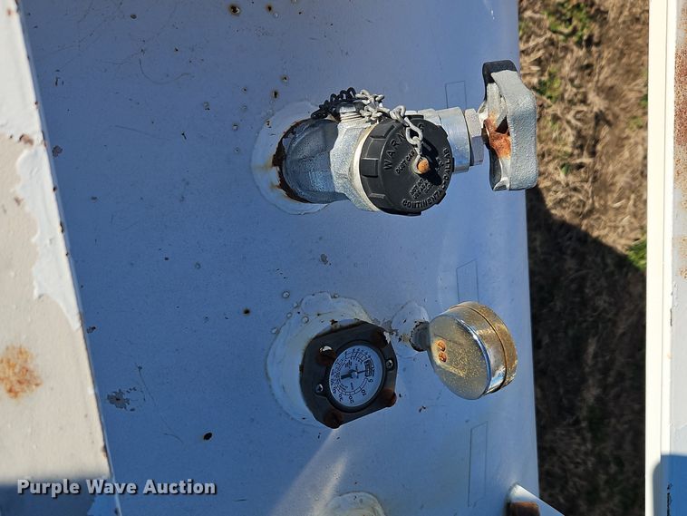 image for item EI8642 NH3 tank trailer