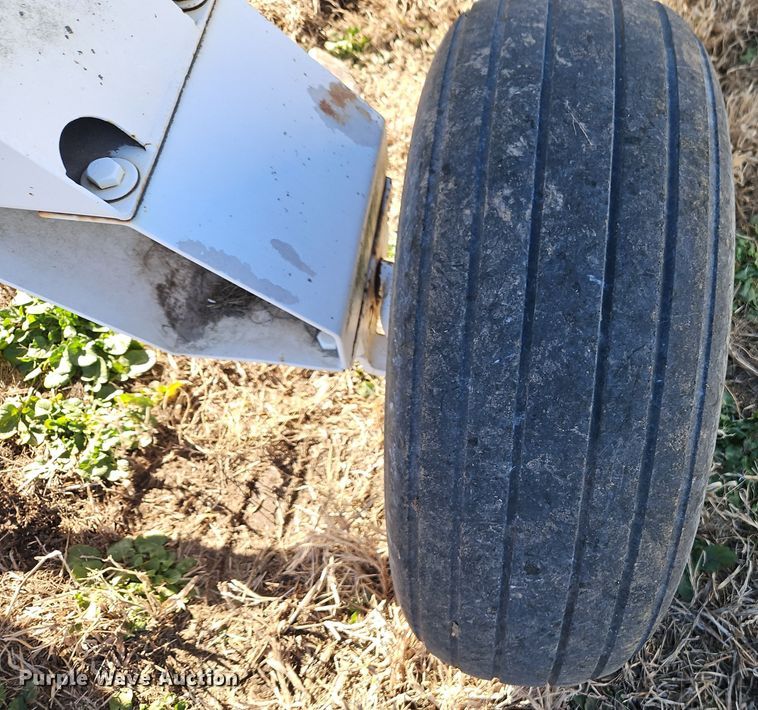 image for item EI8642 NH3 tank trailer