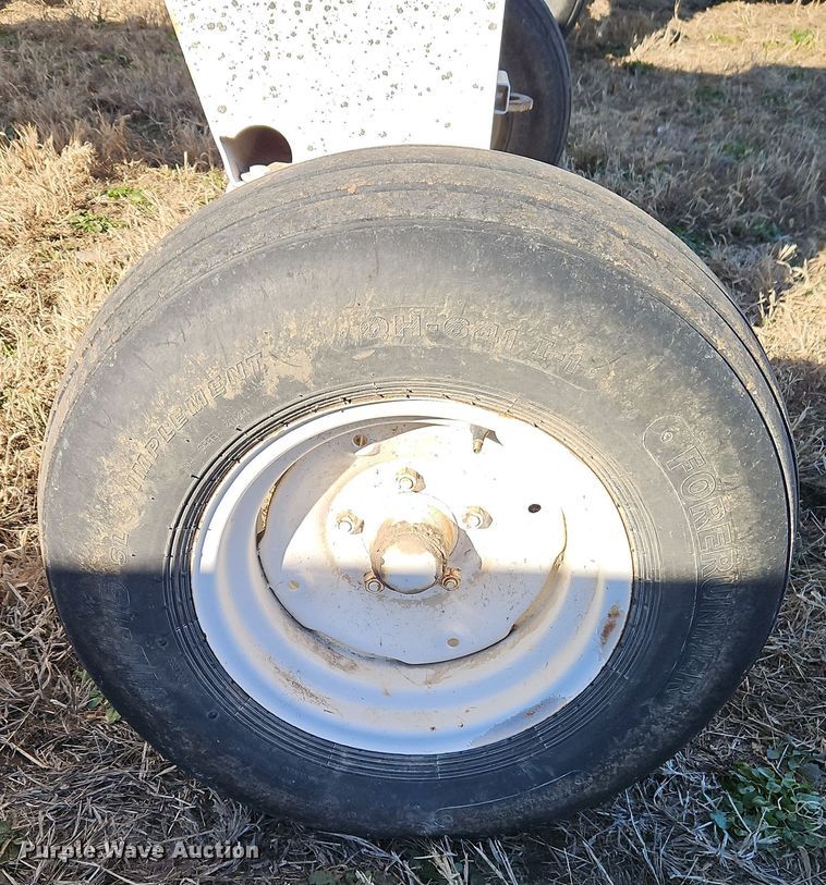 image for item EI8642 NH3 tank trailer