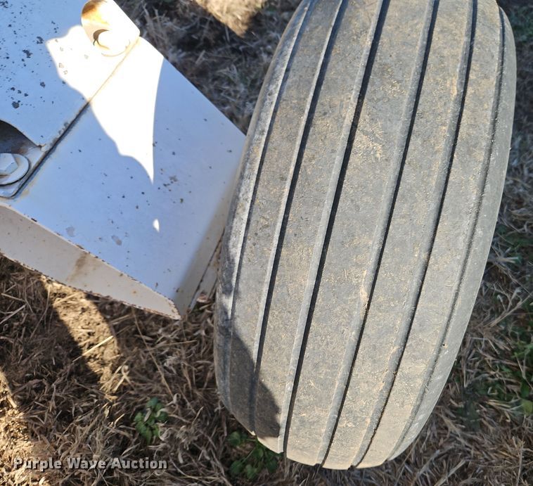 image for item EI8642 NH3 tank trailer